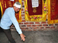 Thi thể người phụ nữ lõa thể bị đâm nhiều nhát