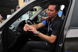 Lái ôtô, ngồi thế nào cho đúng?