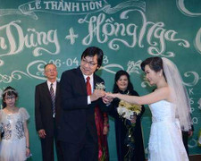 Vợ chồng GS.Xoay hài hước trong đám cưới