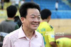 Bầu Hiển ăn bánh mỳ dây chun, kiếm tiền nuôi bóng đá