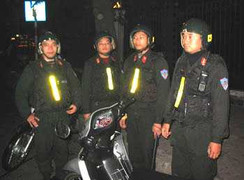 Hà Nội: Cảnh sát cơ động bị bắn giữa đêm