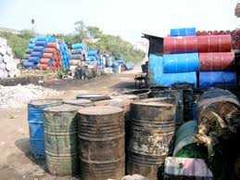 Người đàn ông chết trong thùng phuy hóa chất