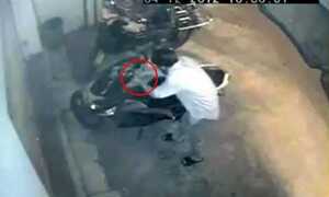 Clip: Trộm bẻ khoá xe Airblade trong 2 giây