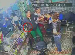 Clip: Bà bầu vào tiệm làm tóc trộm iPhone như chớp