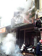 Hà Nội: Cháy rụi ảnh viện áo cưới trên Phố Huế