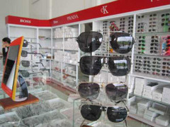 Kính hàng hiệu Gucci, Dior giá... 100.000 đồng