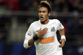 Neymar trổ tuyệt kỹ 'mắt mọc sau lưng'