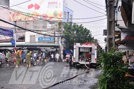 Cháy dữ dội giữa Sài Gòn, khu dân cư hoảng loạn