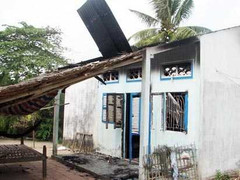 Sát thủ cứa cổ tự sát tại trụ sở công an