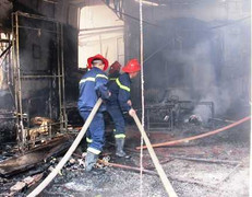 Hà Nội: Cháy quán bia thiêu rụi 1 ô tô, 5 xe máy