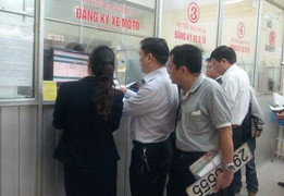 Người Hà Nội đổ xô đi đăng ký xe chính chủ