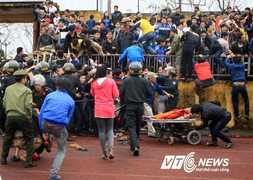 Vỡ sân Vinh, hàng ngàn CĐV gây cảnh hỗn loạn