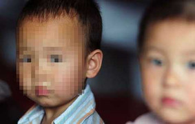 Giáo viên châm kim vào vùng kín bé 3 tuổi