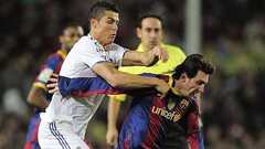 Messi phải đuổi theo Ronaldo