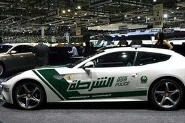Cảnh sát Dubai lại sắm siêu xe 11 tỷ đi tuần