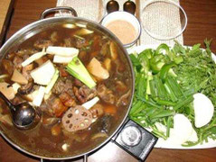 Công nghệ chế lẩu từ nầm dê giả và hóa chất rợn người