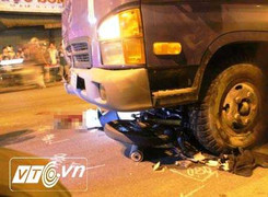 Xe ben lùa xe máy vào gầm, 2 người thương vong