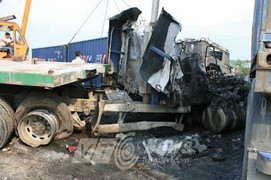 'Hung thần' đấu đầu bốc cháy, quốc lộ 5 ùn tắc kéo dài