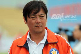 Lê Huỳnh Đức khốn khổ trước 'derby bầu Hiển'