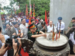 Hàng vạn người chen chân về đất Tổ Hùng Vương