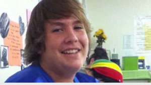 Bị bóng mềm bay trúng ngực, nam sinh tử vong