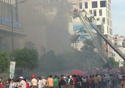 Video: Khói đen bốc cao ngùn ngụt từ bar Barocco