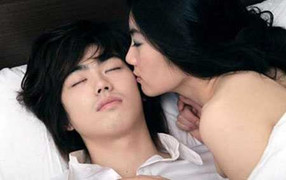 Du học sinh 'xõa' hết mình với tình một đêm