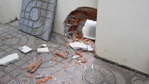 Nổ lớn, thủng tường nhà cán bộ phường