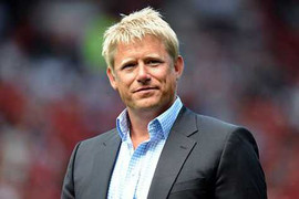 Huyền thoại MU nói 'Xin chào Việt Nam' bằng tiếng Việt