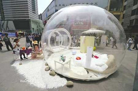 Mỹ nữ sống trong căn lều 'xuyên thấu'