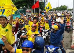 CĐV xứ Nghệ ‘đại náo’ miền Tây