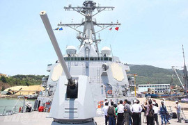 Khu trục tên lửa Chung-Hoon cập cảng Đà Nẵng có gì?