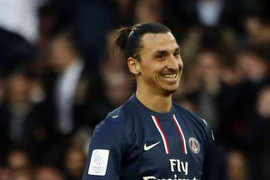 Ibra mếu dở trước nụ hôn đồng giới