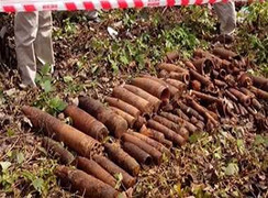 Phát hiện 114 quả bom lăn lóc tại bãi rác