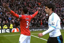 Vui vô địch, Evra chưa quên thâm thù Suarez