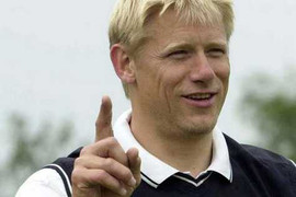 Peter Schmeichel: Suýt bị tống cổ khỏi MU