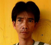 Táo tợn đâm thẳng đầu chiến sĩ công an