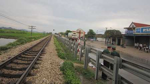 Xót xa tàu hỏa đâm chết 2 chiến sĩ quân đội