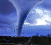 Clip: Mưa giông kèm lốc xoáy tàn phá Hà Tĩnh