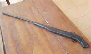 Dùng súng truy sát người can ngăn giữa phố