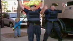 Cậu bé liều lĩnh, chơi khăm cả cảnh sát