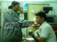 'Côn đồ' bị khởi tố đến nhà đe dọa chém tiếp nạn nhân