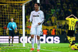 Ronaldo: Vui kỉ lục trong ngày buồn Real