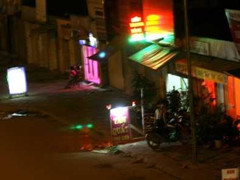 Nữ xe ôm và chuyện theo cánh đàn ông tìm gái