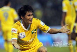 Công Vinh trở lại SLNA xem Văn Quyến