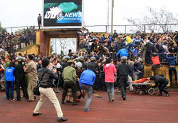 Sân Vinh: Chờ Văn Quyến, chống 'công thành'