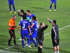 Nạn 'chặt chém' và giá trị lời xin lỗi