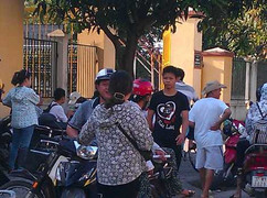 Giá vé khủng khiếp xem Văn Quyến đấu SLNA