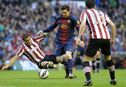 'Bệnh binh' Messi giúp Barca thoát thua