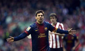 Messi 'bất đắc dĩ' phá kỷ lục của Ronaldo